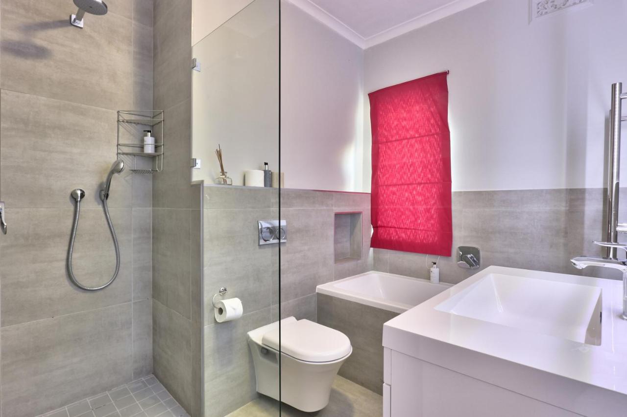 E Stamford Road Apartment
