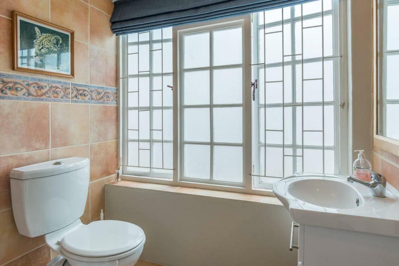 E Stamford Road Apartment *